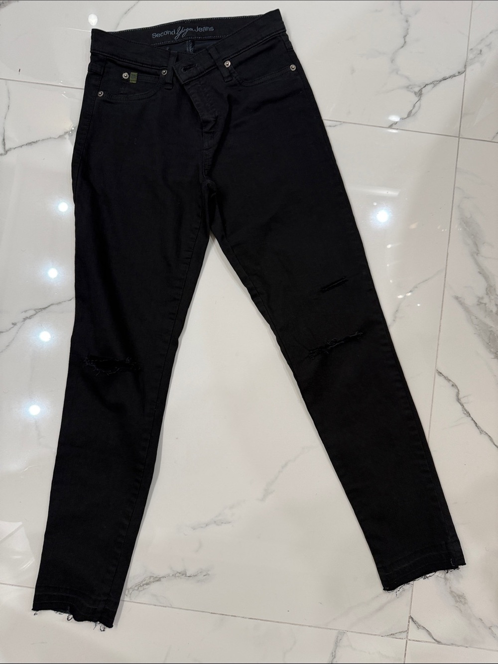Second Skin Black Skinny Jeans with Subtle Knee Distress